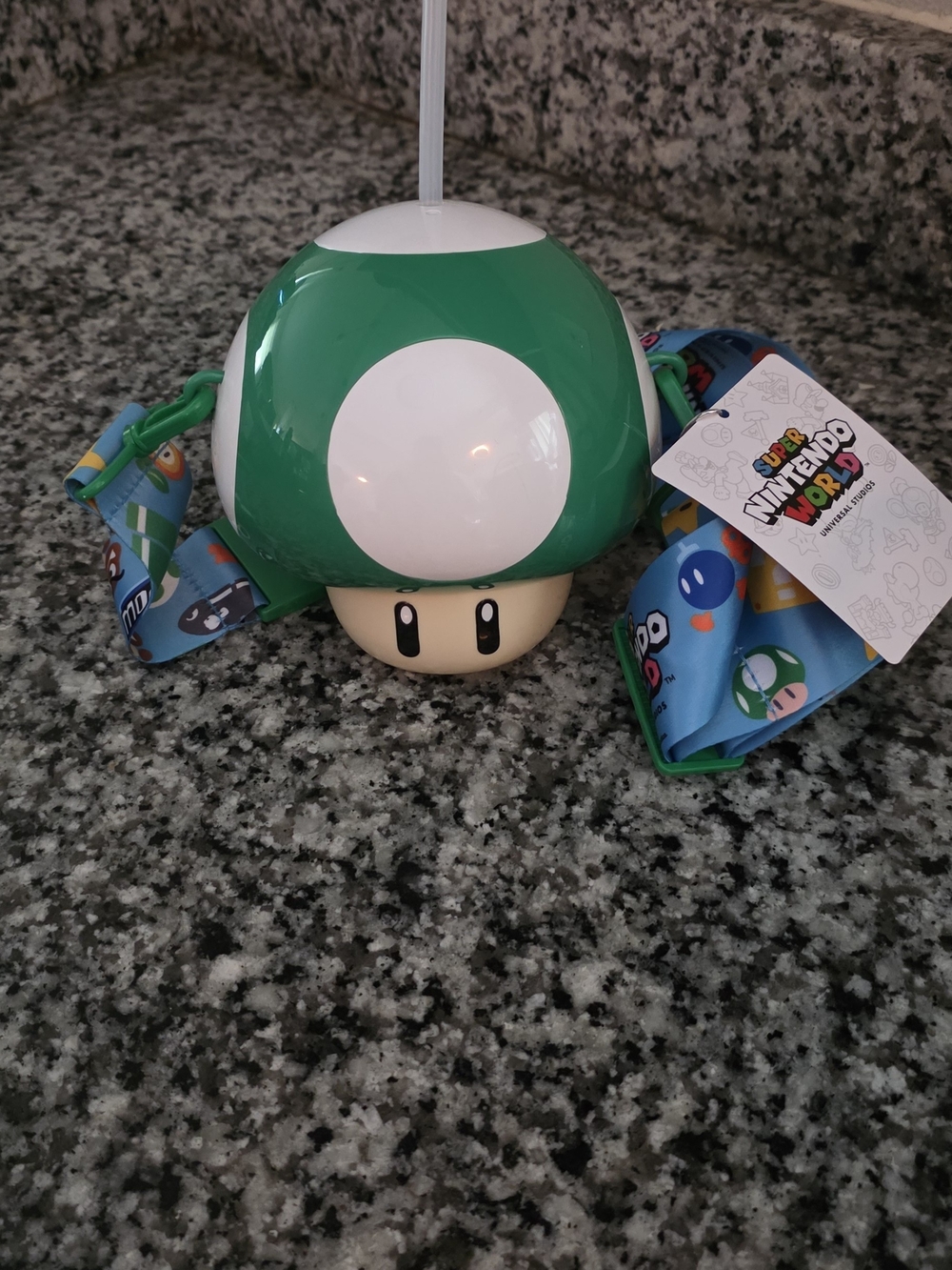 NWT Official Nintendo Super Mario World 1-Up Mushroom Refillable Drink Sipper
